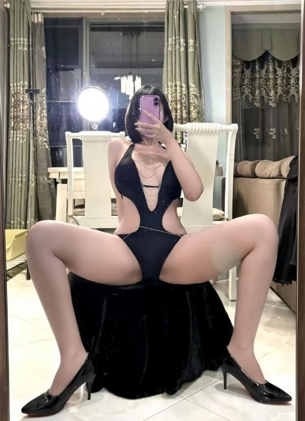 [微密圈]鹅鹅 – 连体比基尼泳装[21P7V-101MB]