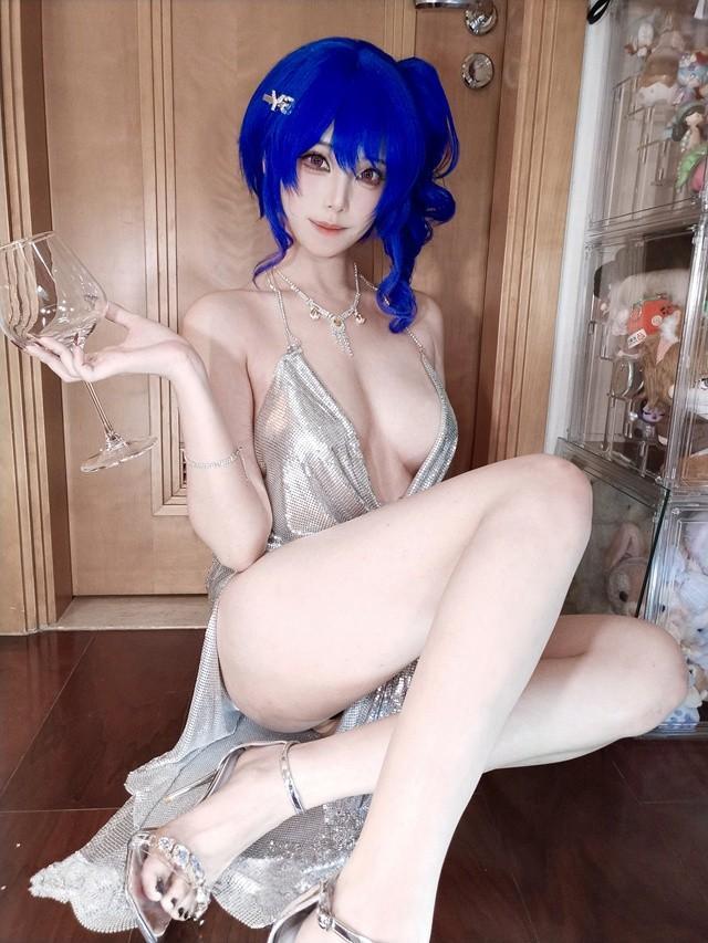 蜜汁猫裘 – NO.123 碧蓝航线 圣路易斯礼服自拍 [16P1V-1.23GB]-2